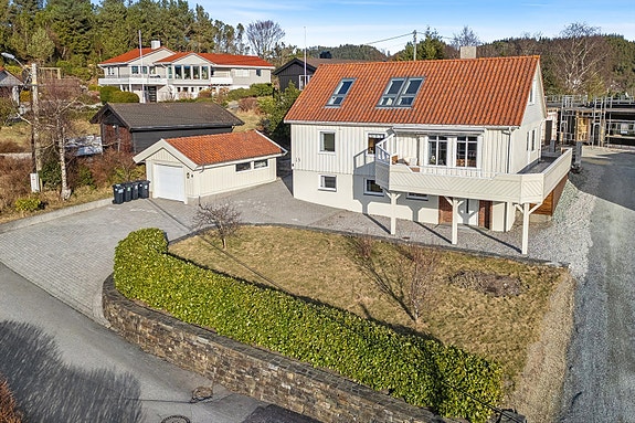 DNB Eiendom v/Vegard Aksnes har gleden av å presentere Skarhaugvegen 15!