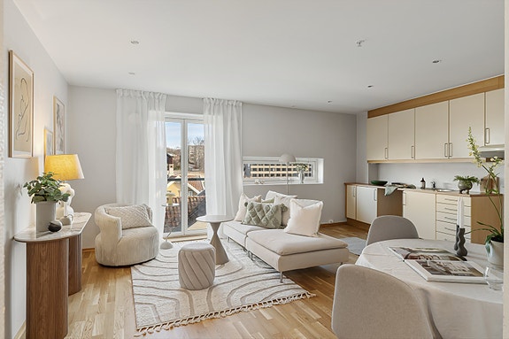 Velkommen til Øgårdsbakken 1! Presentert av Kristoffer Kverme i EiendomsMegler 1. Foto: Eivind Dirdal.