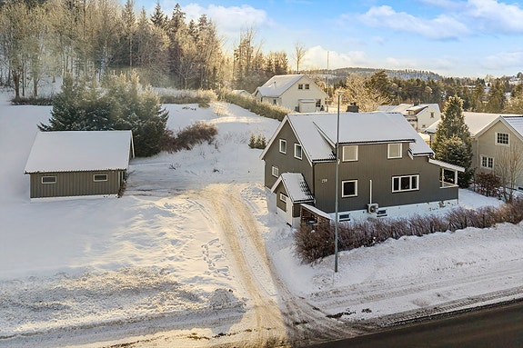 Velkommen til innholdsrike og velholdte Hvittingfossveien 259 presentert av eiendomsmegler Eskil Hansen Horten!