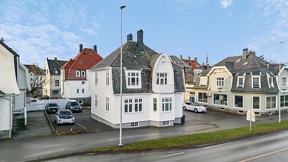 Velkommen til Karmsundgata 174- presentert av eiendomsmegler Alexander Kvalevaag Skree v/ Aktiv Eiendomsmegling!
Foto: Mari Staveland.