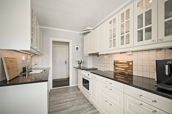 Rikelig med skap og oppbevaringsplass!