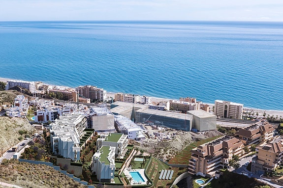 Kun 350m til strand | Fantastisk leilighet med havutsikt | Terrasse på 47m2 | 3 soverom | Flotte fellesområder