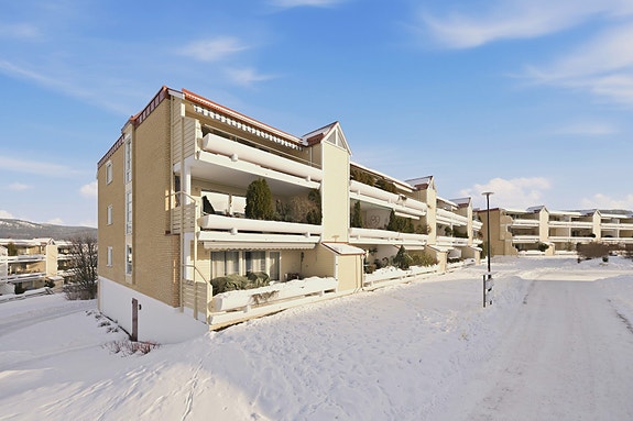 Velkommen til Gullhaugveien 121 - Presentert av Kenneth Eckmann v/EIE Sandvika. Foto: Anders Kjønsal v/ luxe AS