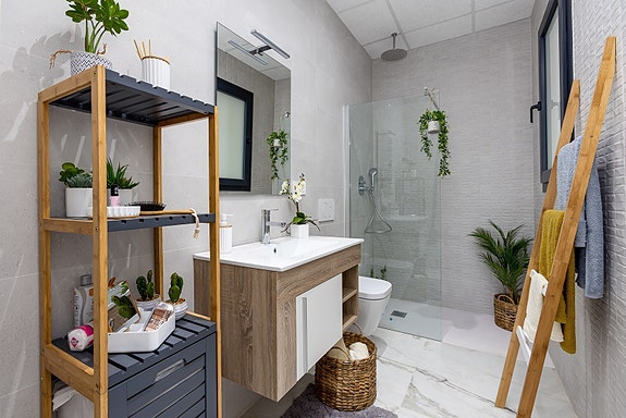 Moderne hjørne penthouse-leilighet | Fantastiske fellesområder | Møbelpakke!