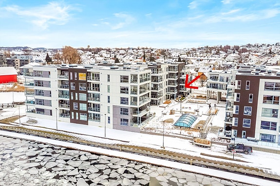 Velkommen til Ørsnes park og denne moderne leiligheten fra 2017, presentert av Eiendomsmegler 1 ved Jesper Snekkestad. Foto: Eiendomsfoto AS.