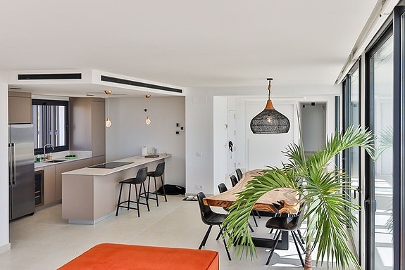 Penthouse med panoramautsikt mot havet | Privat basseng, stor takterrasse og 3 soverom