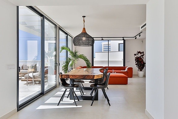 Penthouse med panoramautsikt mot havet | Privat basseng, stor takterrasse og 3 soverom