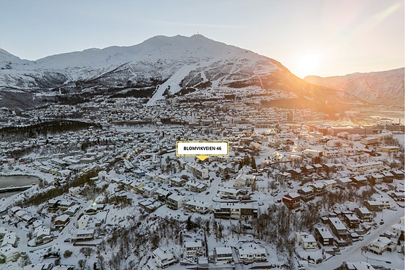 Ønsker du en bolig med normal standard, 3 soverom og utleiemulighet i underetasje? Da er denne boligen verdt å ta en titt på!