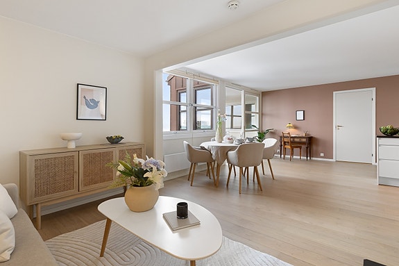 PrivatMegleren renommé presenterer Grefsenkollveien 20E - en lys og svært innbydende leilighet med attraktiv beliggenhet.