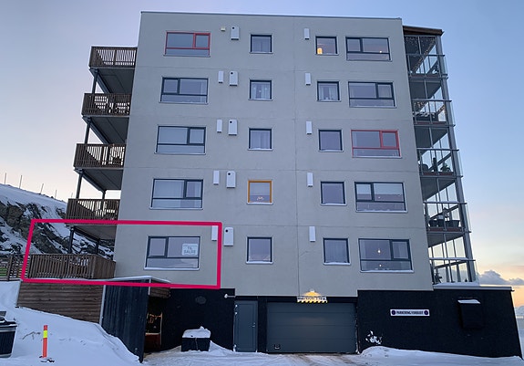 Lett tilgjengelig 2-romsleilighet med stor balkong på bakkeplan.