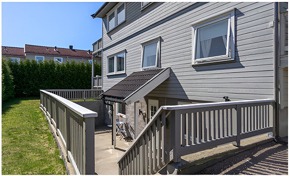 Entré til sokkelleilighet