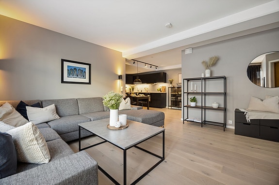 DNB Eiendom v/ Dorte Fagerstad har gleden av å ønske velkommen til Nedre Møllenberg gt. 32! Leiligheten måler 62 m² (BRA-i) og består av stue/kjøkken, 2 soverom, bad og bod.