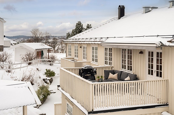 Velkommen til Dr. Sands veg 1D. En meget pen 3-roms selveierleilighet. Stor veranda, samt parkering i carport. Foto: Eivind Mølnå