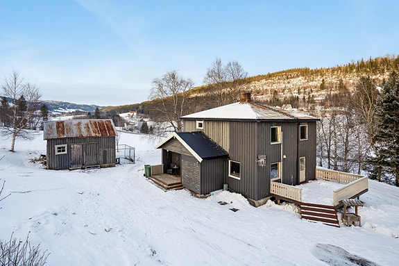 Oliver Almli Reinås v/ EiendomsMegler 1 presenterer: Sirvegen 9.