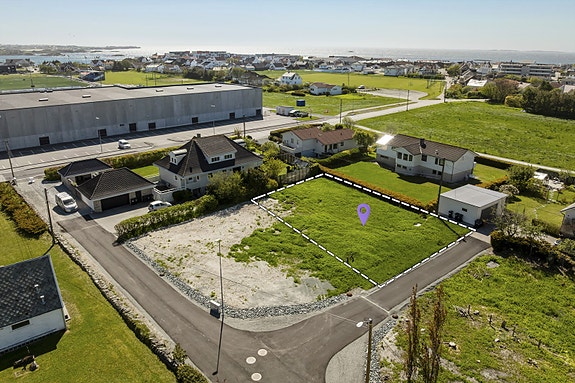 Velkommen til Austigard, en boligtomt midt i hjertet av Åkrehamn presentert av Daniel Gård i Eiendomsmegler A.