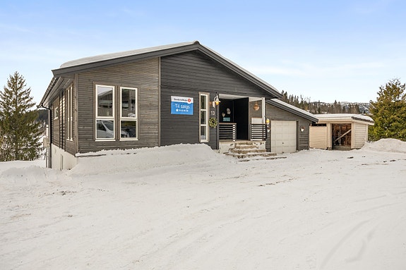 Velkommen til Nausthaugen 13, presentert av EiendomsMegler 1 v/ Jim Håkon Ryan Karlsen. Foto: ELW media (Espen Wåde)