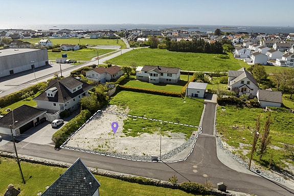 Velkommen til Austigard, en boligtomt midt i hjertet av Åkrehamn presentert av Daniel Gård i Eiendomsmegler A.