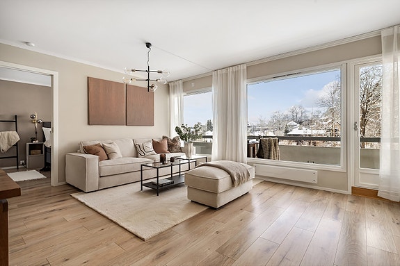 Camilla Bjerke Olsen i Nordvik ønsker velkommen til St. Edmunds vei 39C! Foto: Natalie Harila