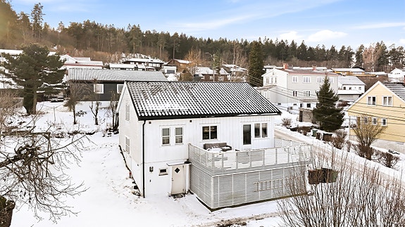 PrivatMegleren har gleden av å presentere Bjørnhullvegen 32 - Pen og oppusset enebolig med flott utsikt på Øvre Bjørntvedt. Foto: THT.