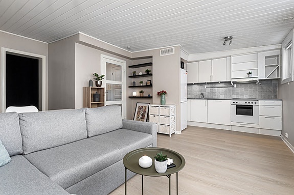 Velkommen til Fuglsetvegen 15! Presentert av Sondre Gjetøy i EIE eiendomsmegling. Foto: Studio Istad (Espen Istad).