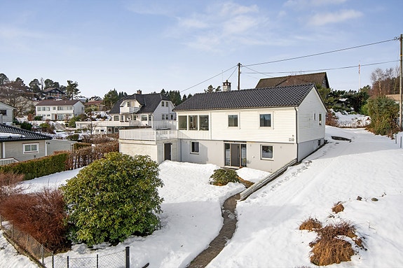 Velkommen til Dalen 110 - en vedlikeholdt enebolig med en rekke sterke kvaliteter!