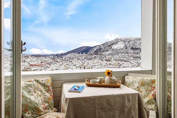 Aktiv Eiendomsmegling v/ Victoria Giske og Jakob Songstad har gleden av å presentere Vognstølen 18H! (Foto: Drift studio)