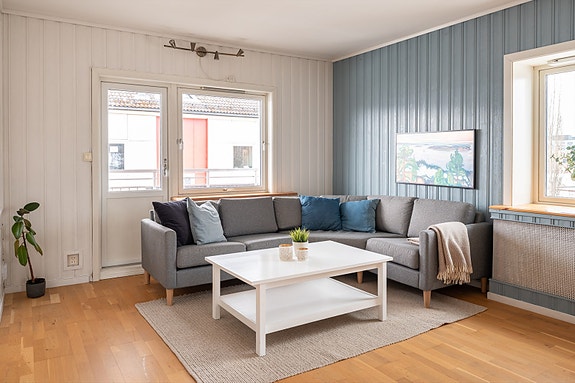 Velkommen til Klæbuveien 141A, en lys og innbydende 5-roms toppleilighet på sentrale og attraktive Lerkendal. Leiligheten strekker seg over to plan, og inneholder blant annet fire soverom. Foto: Eivind Mølnå.