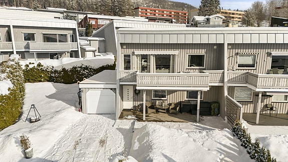 NBBO Eiendomsmegling v/Tomas Urbanik ønsker velkommen til visning i Mikkelsveien 24!