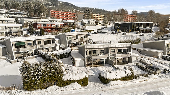 Mikkelsveien Borettslag ligger i et rolig og barnevennlig boligområdet i Krokstadelva.