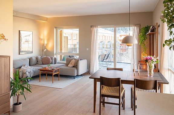 Nordvik Bolig ved Thomas Kvålsvoll har gleden av å presentere Mellomila 81 - Nydelig toppleilighet fra 2024 med byggets beste beliggenhet. (Foto: Eivind Mølnå - https://www.molnaphoto.com)