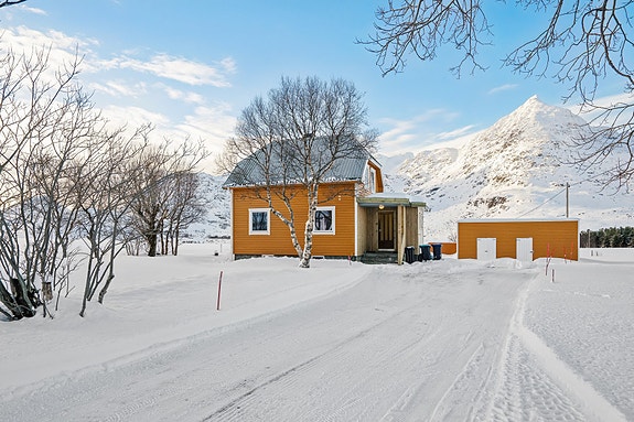 Velkommen til Søljeveien 76 - Presentert av EiendomsMegler1 Leknes. Foto: EFKT