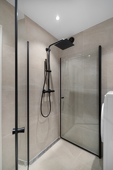 Badet holder en moderne standard og er godt utstyrt