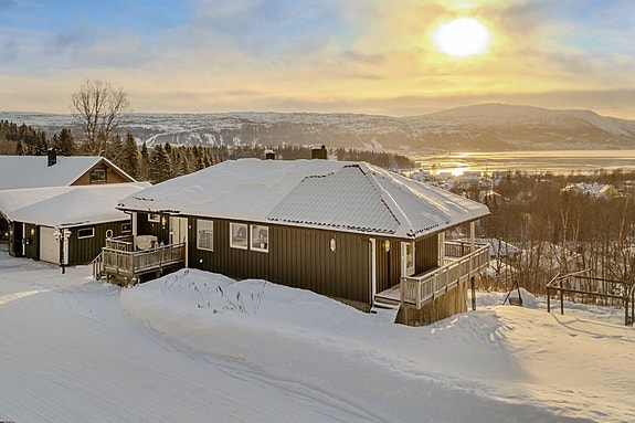 Eiendomsmegler 1 v/Tina Jakobsen har gleden av å presentere Slettbakken 12