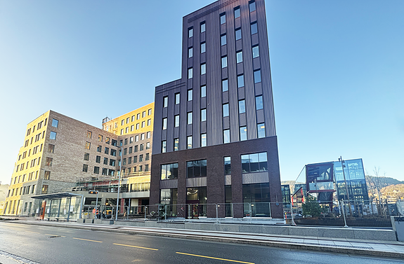 Co-worken åpner sammen med hotellet og Trekkeriet 1 juni 2026, og får en sentral plassering i den nye helse- og innovasjonsbydelen.