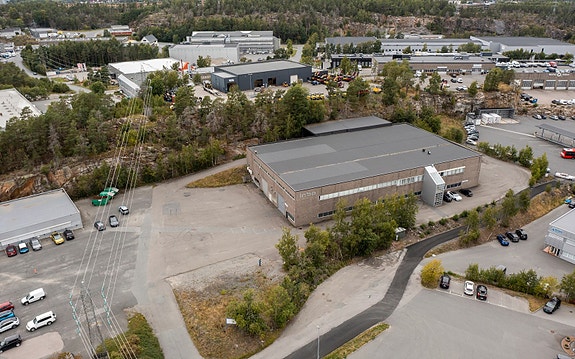 Bygget ligger tett på E6 ved Mosseporten