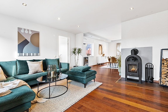 Velkommen til Røykenveien 381A, presentert av Pojan Eskandari i Krogsveen.