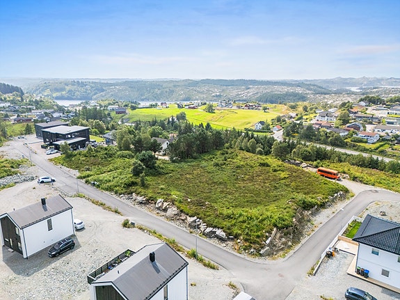 EiendomsMegler 1 v/Merete Seim har gleden av å presentere en flott boligtomt på Skjentjørna