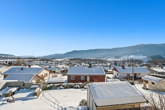 Flott utsikt over Solbergelva fra boligens terrasse!