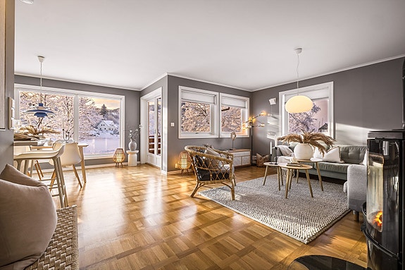 Otervegen 12B har en særdeles idyllisk og tilbaketrukket beliggenhet i naturskjønne omgivelser ved Apeltunvannet.