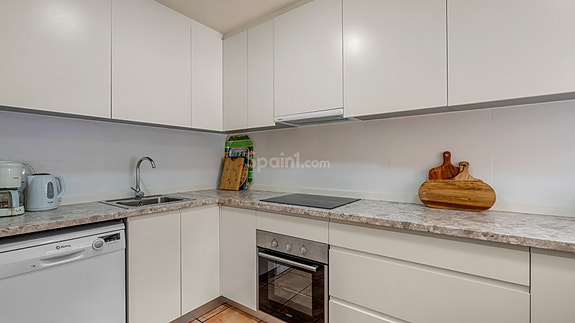 Villa med 4 soverom | Privat basseng | Sørvendt tomt og gode uteområder