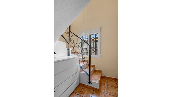 Villa med 4 soverom | Privat basseng | Sørvendt tomt og gode uteområder