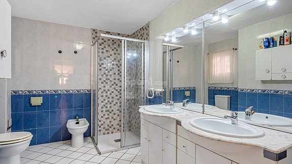 Villa med 4 soverom | Privat basseng | Sørvendt tomt og gode uteområder