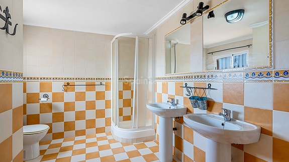 Villa med 4 soverom | Privat basseng | Sørvendt tomt og gode uteområder