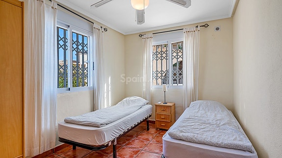 Villa med 4 soverom | Privat basseng | Sørvendt tomt og gode uteområder