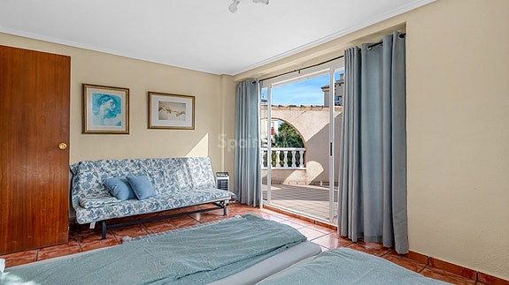 Villa med 4 soverom | Privat basseng | Sørvendt tomt og gode uteområder