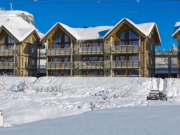 PrivatMegleren Lillehammer v/ Fredrik Alver har gleden av å presentere denne smakfulle og lettstelte fritidsleiligheten på Skeikampen.
Foto: JA Boligstyling