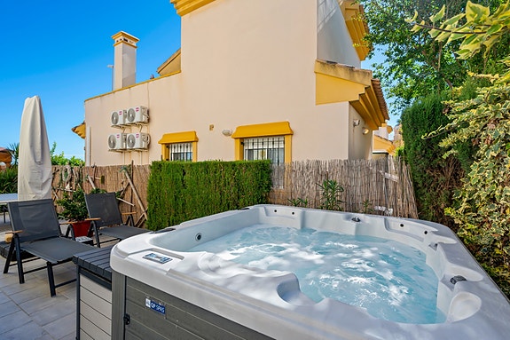 Villa med 3 soverom | Terrasse og hage | Felles basseng i El Raso | Møblert