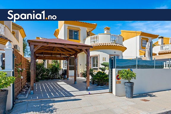 Villa med 3 soverom | Terrasse og hage | Felles basseng i El Raso | Møblert