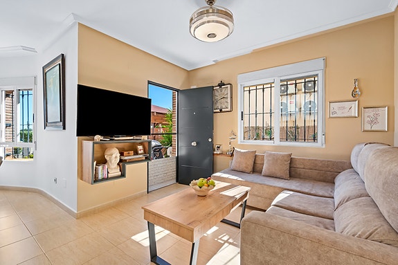 Villa med 3 soverom | Terrasse og hage | Felles basseng i El Raso | Møblert