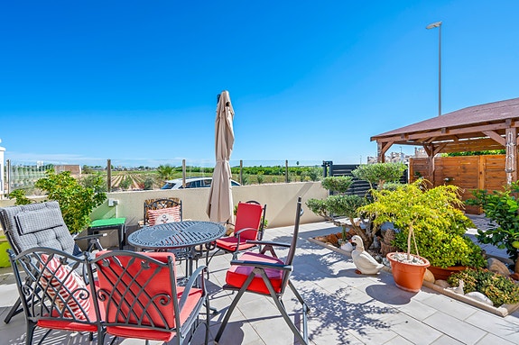 Villa med 3 soverom | Terrasse og hage | Felles basseng i El Raso | Møblert